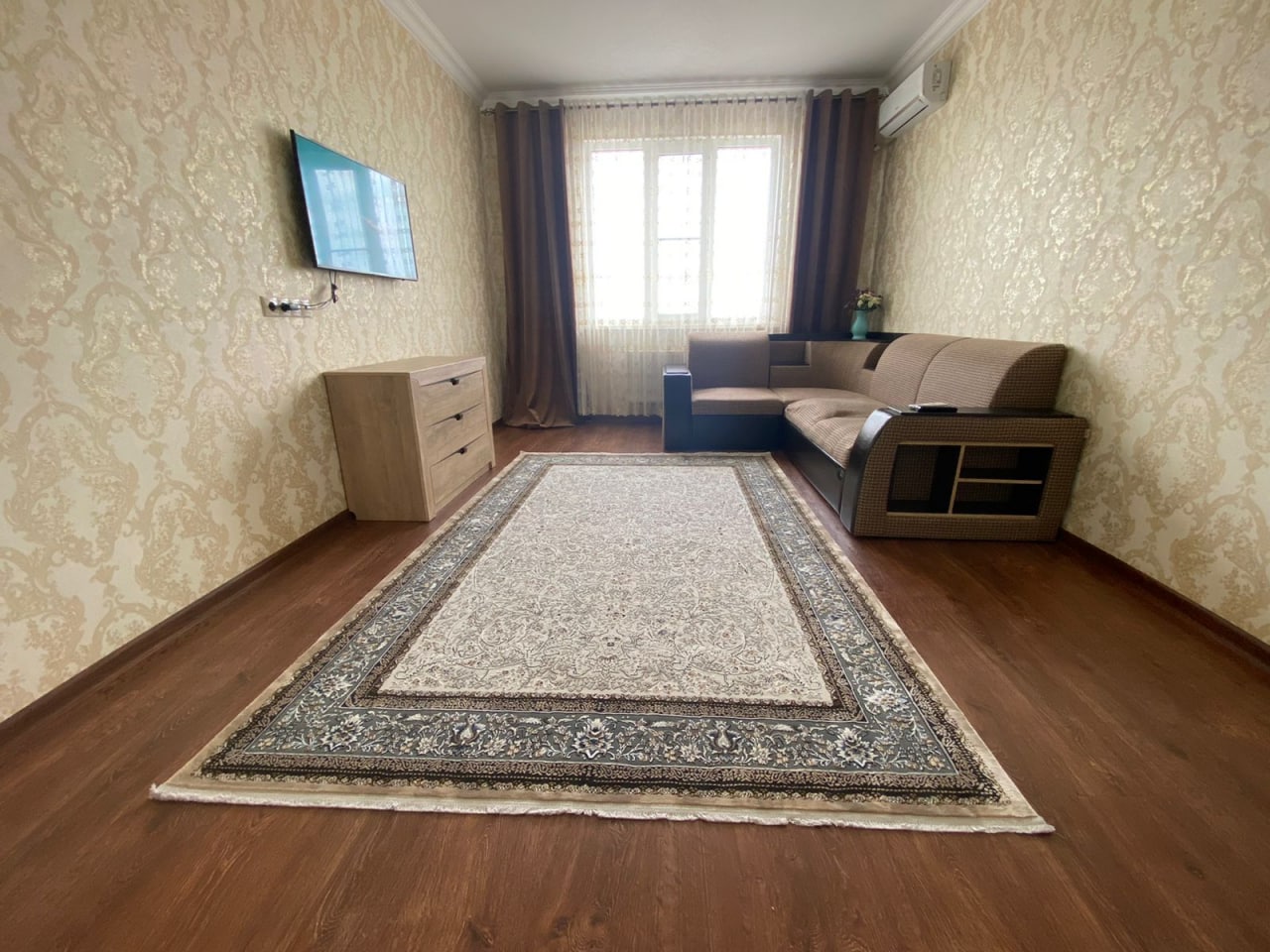 Квартира 2-х комнатная 76 м²