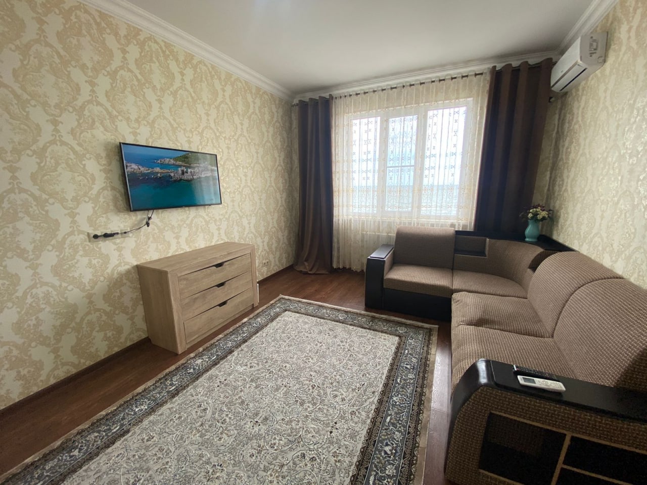 Квартира 2-х комнатная 76 м²